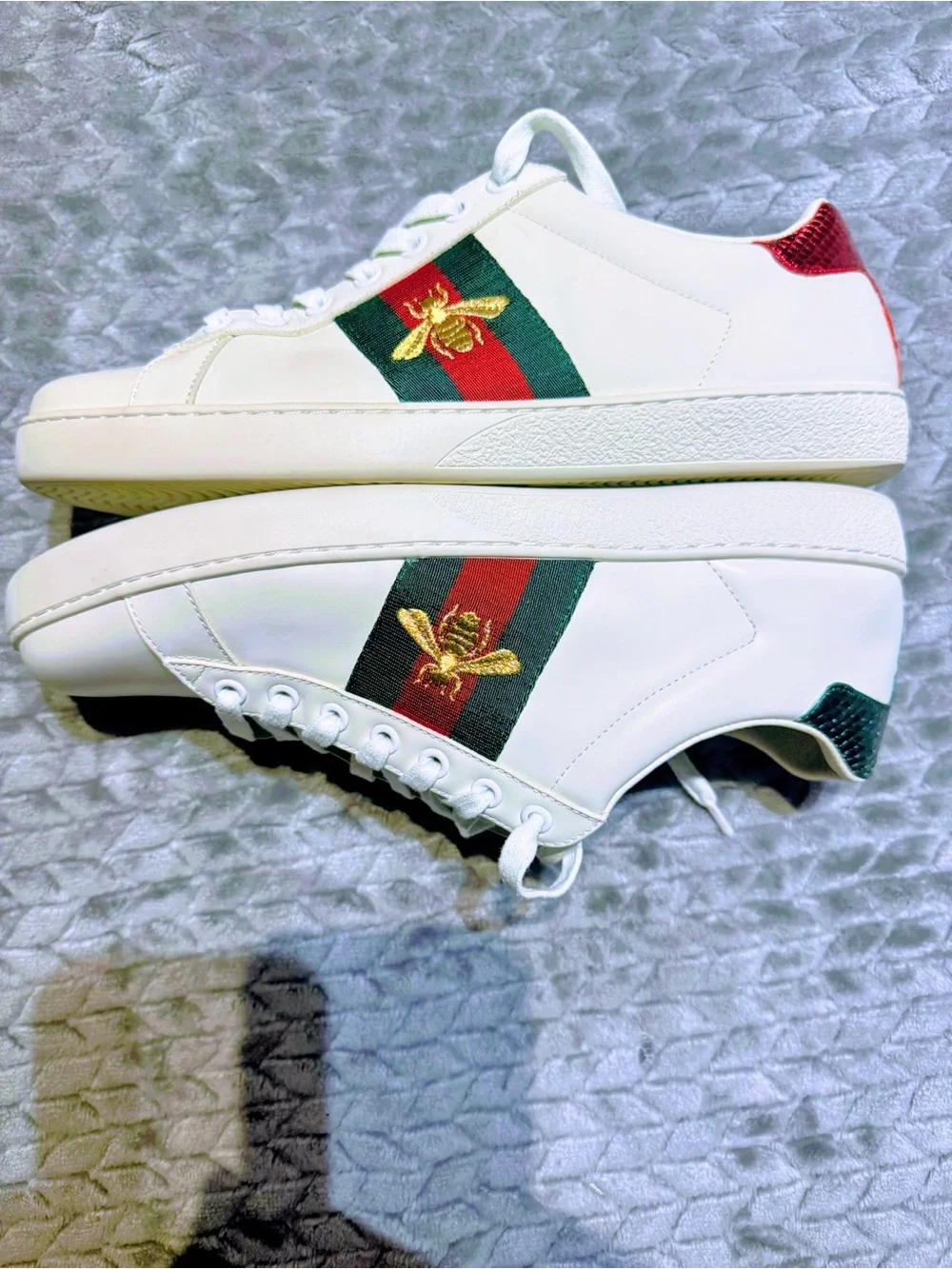 Gucci White Leather Low-Top Sneakers with Red and Green Stripe